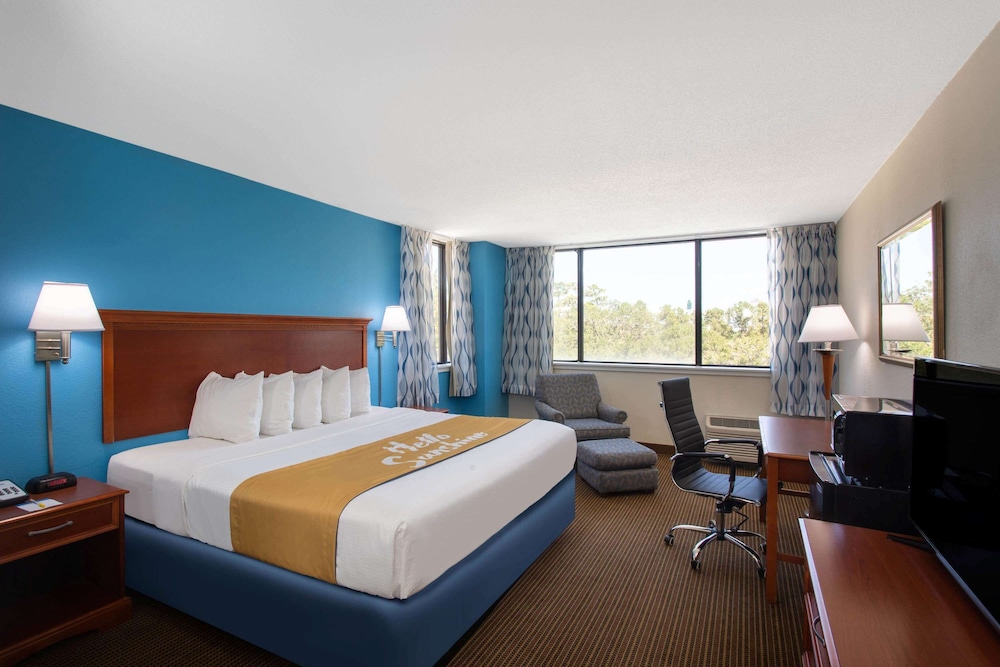 ROOM, KING BED, ACCESSIBLE