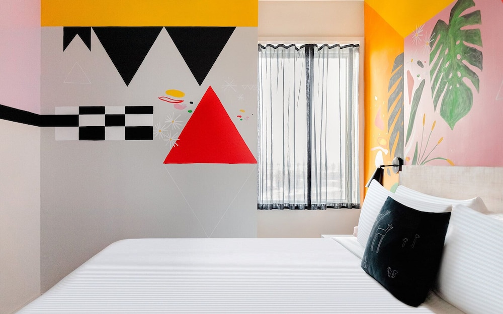 Quirk Hotel 33/85