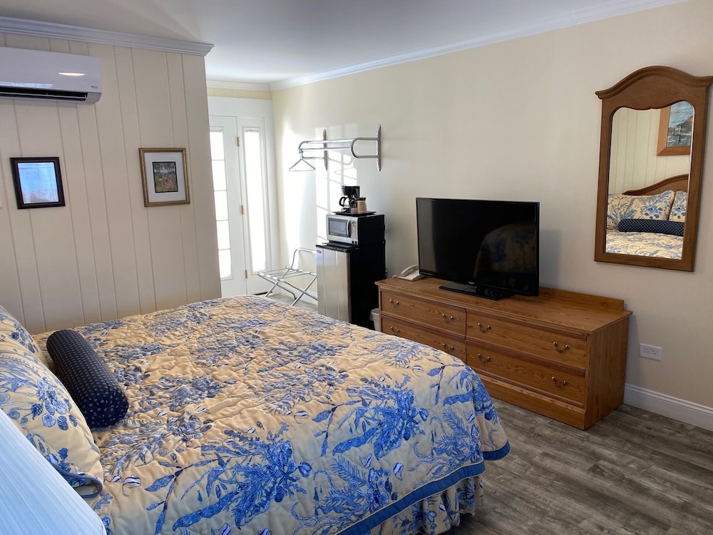 Colonial Gables Oceanfront Village 27/72