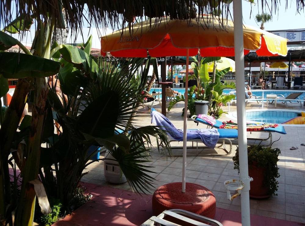 Kkaras Hotel 47/68