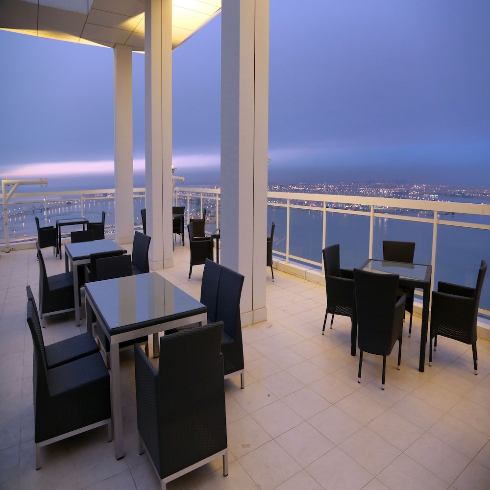 Harbour Suite Hotel 21/33
