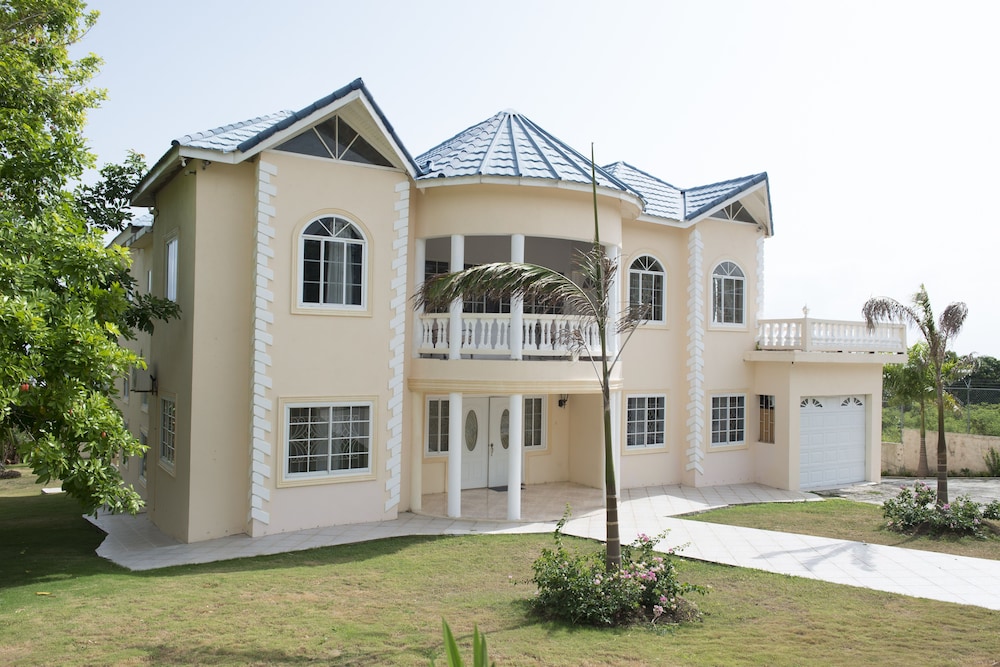 Celebrity Villa Jamaica 5/50