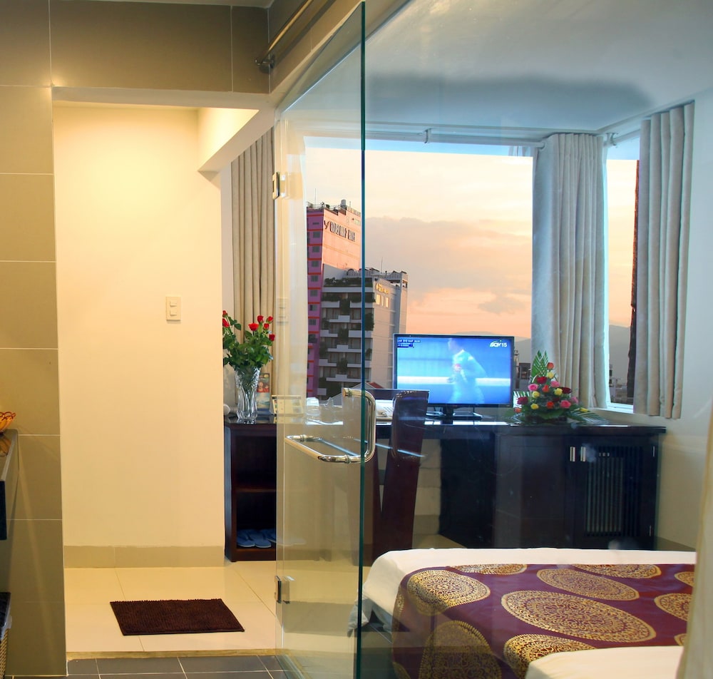 Azura Hotel 11/28
