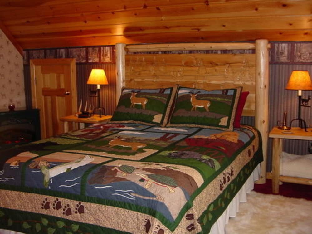 Deer, Queen Bed