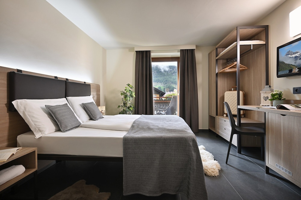ROOM, SINGLE, DOUBLE BED