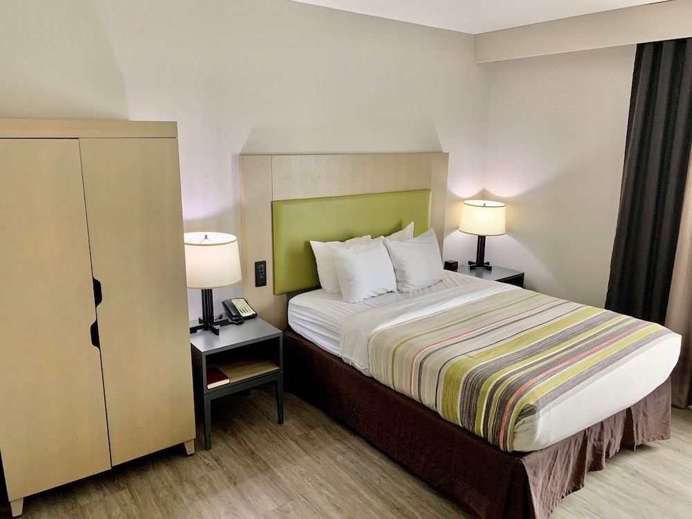 Country Inn & Suites By Radisson Sandusky South OH 7/32