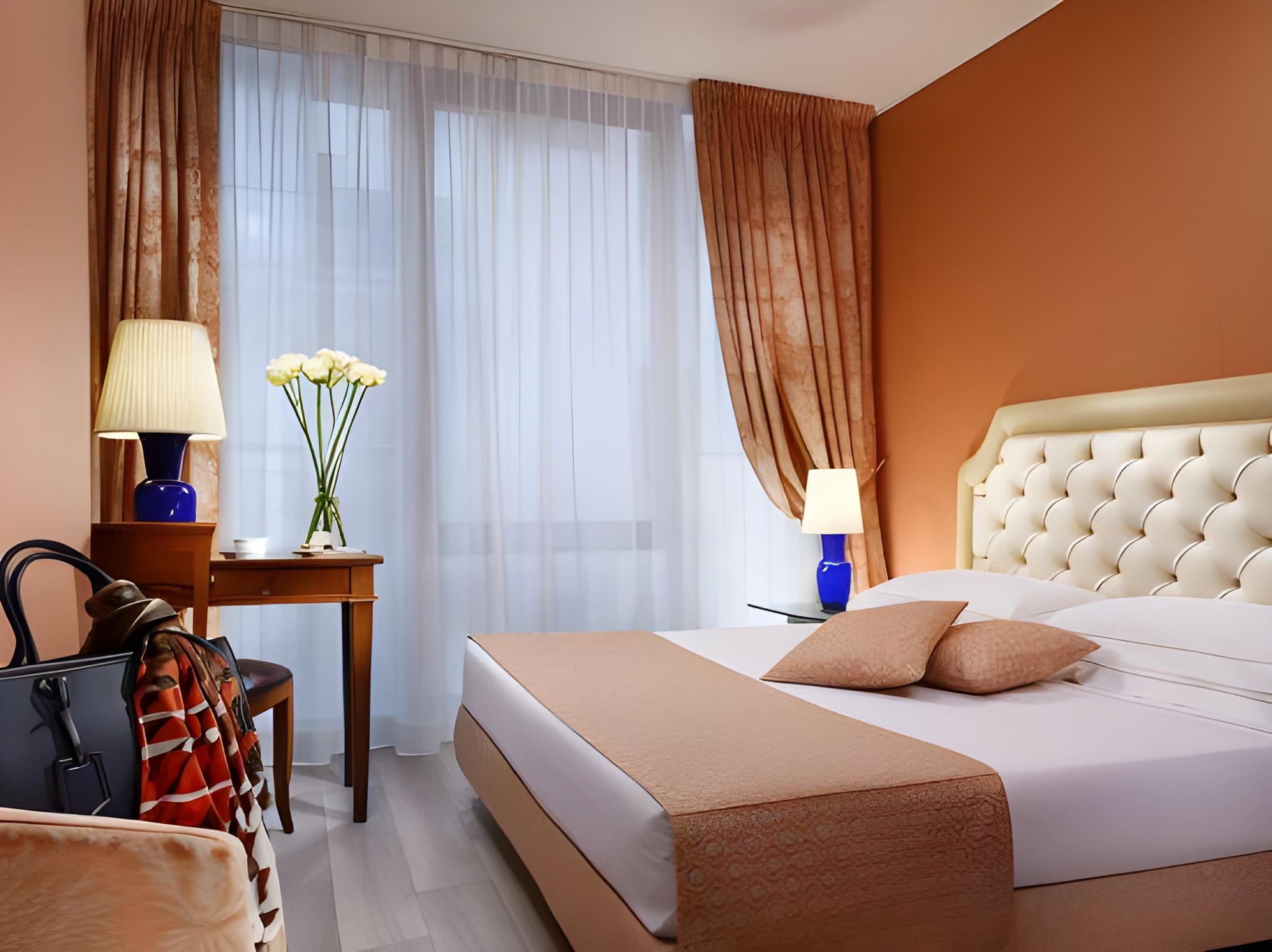 Single Room Queen Bed