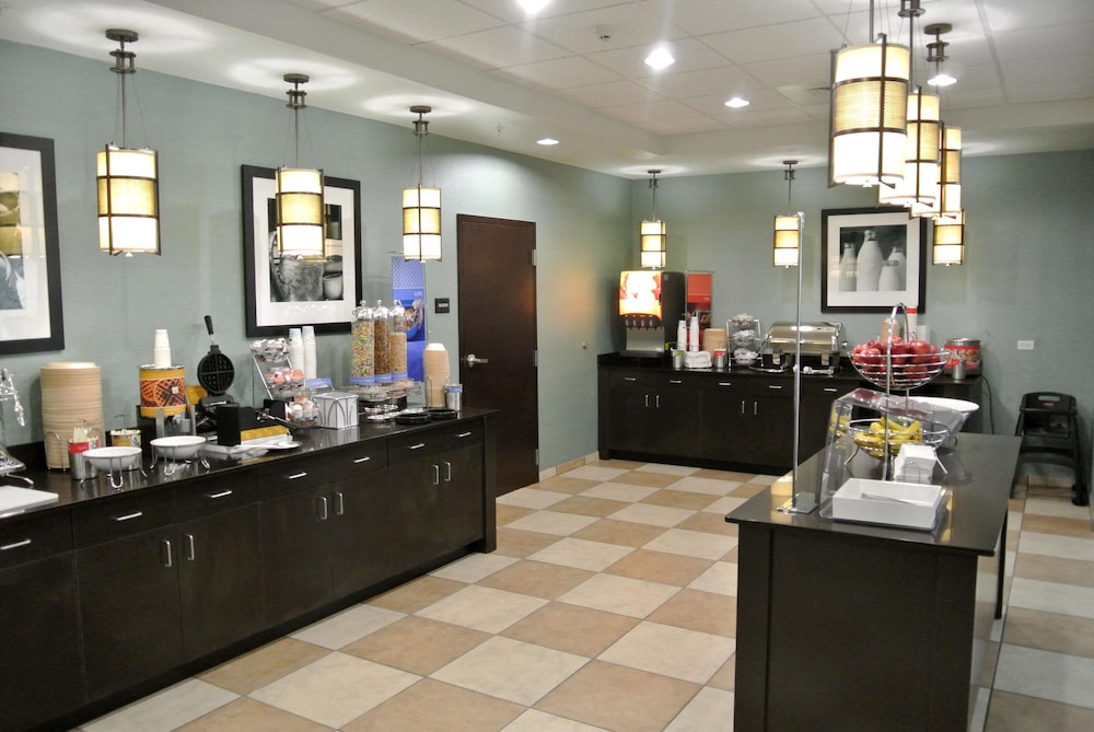 Hampton Inn Carrizo Springs 36/47