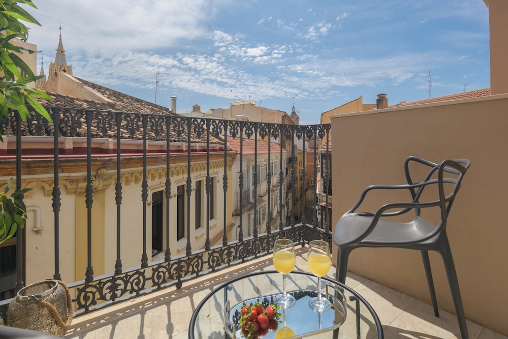 1 BEDROOM, DELUXE, APARTMENT, CITY VIEW, TERRACE