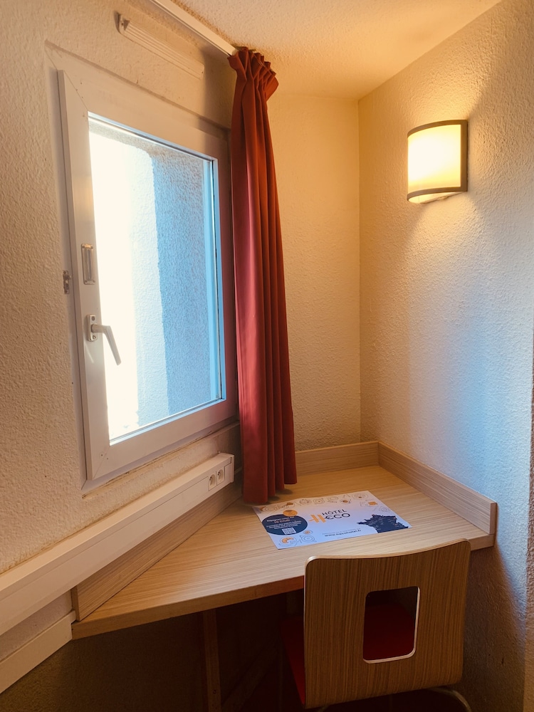 Premiere Classe Calais Centre - Gare 28/28