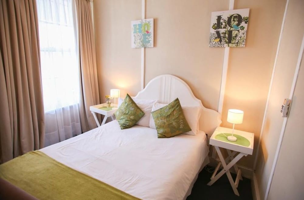 ROOM, DOUBLE BED