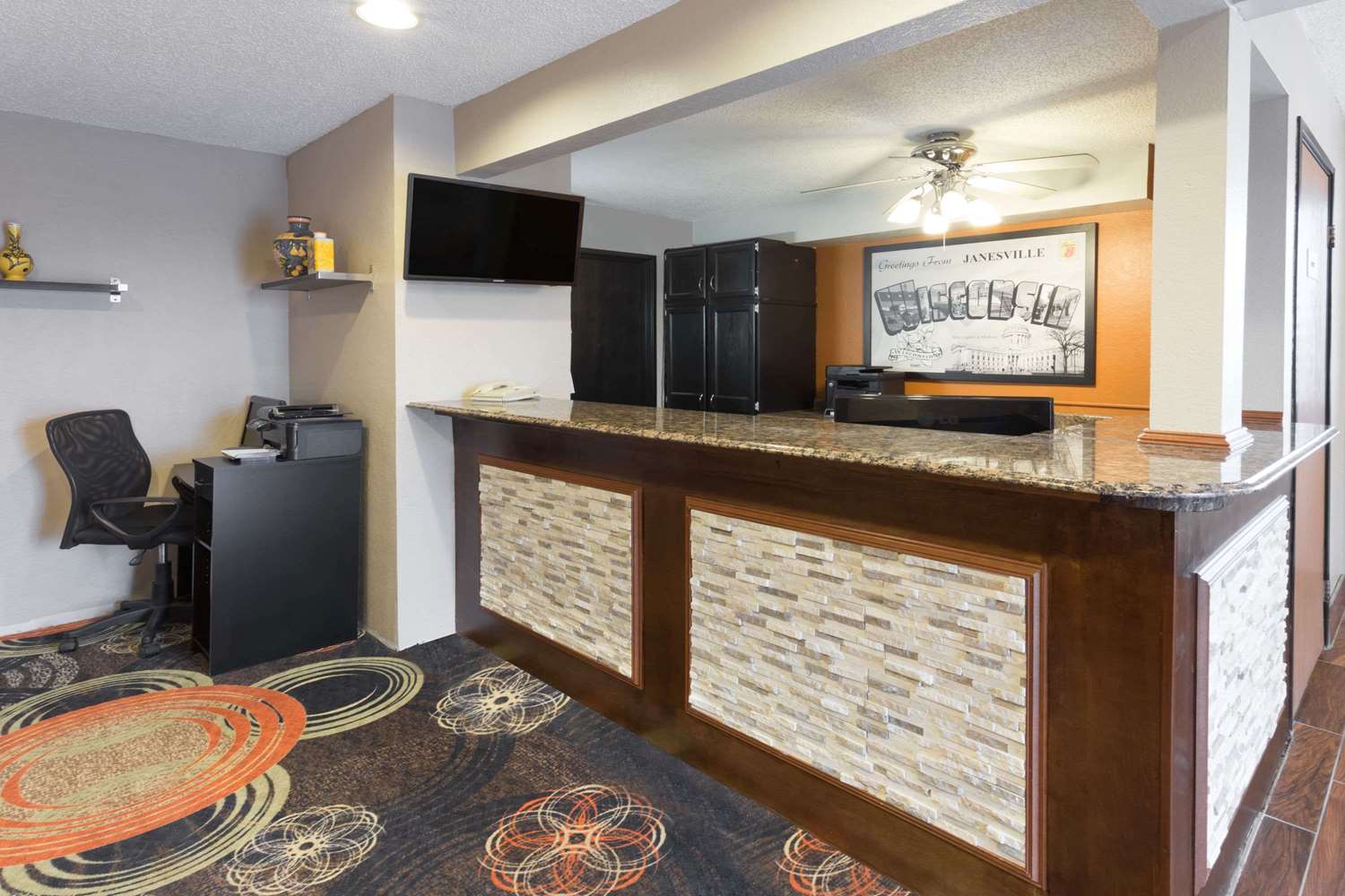 Super 8 by Wyndham Janesville WI 2/19