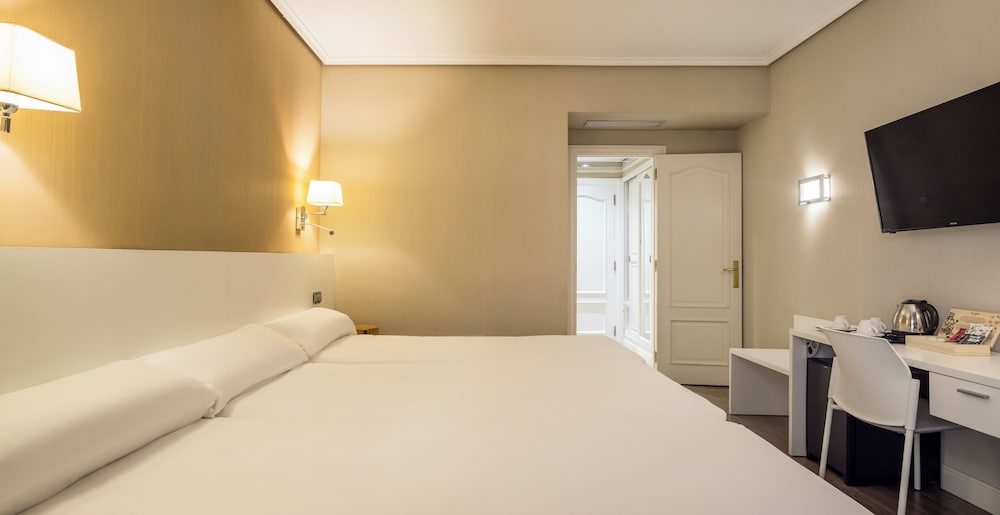 Room, Triple, Double and Twin Beds, Murphy Bed