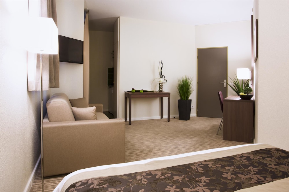 Kyriad Chambery Centre Curial 44/54