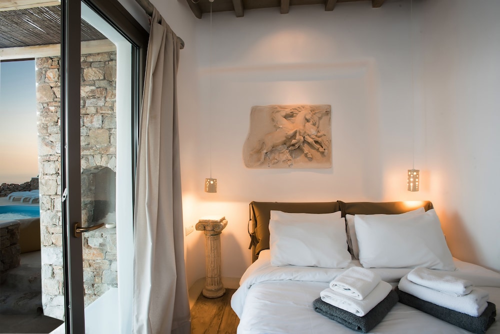 Premier, Suite, Queen Bed, Sea View, 2 Sofa, Pool Access