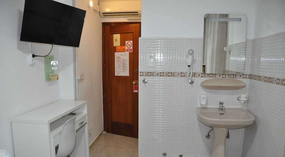 Hostal Ramón Y Cajal 48/50