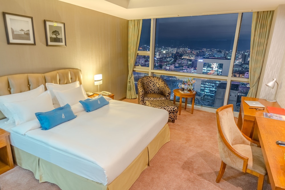 Blue Sky Hotel Tower 28/80