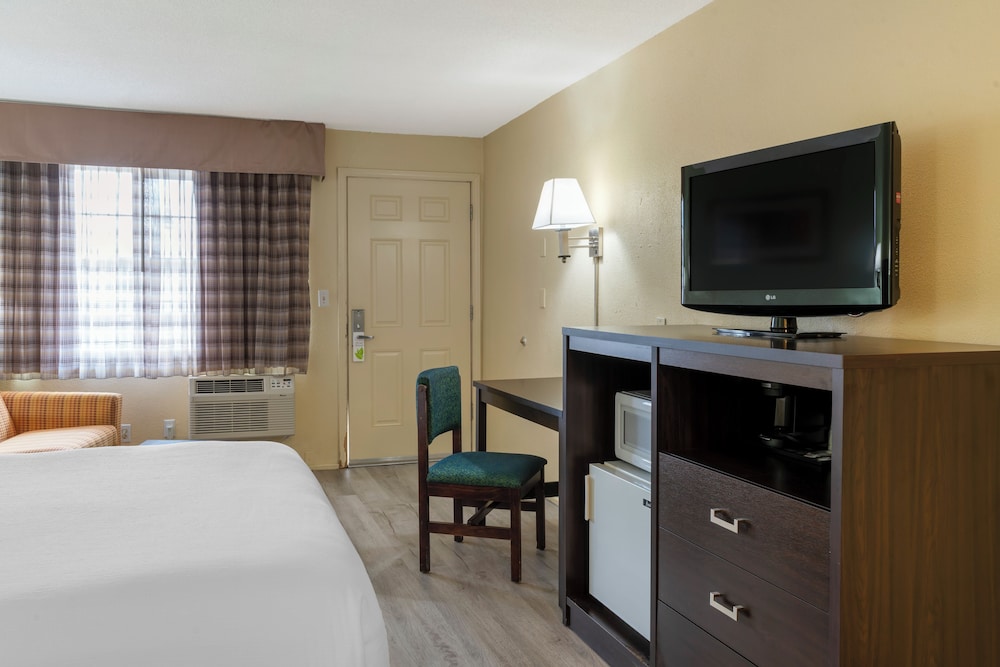 University Inn Suites 20/50