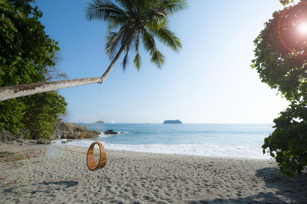 Arenas del Mar Beachfront & Rainforest Resort 70/75