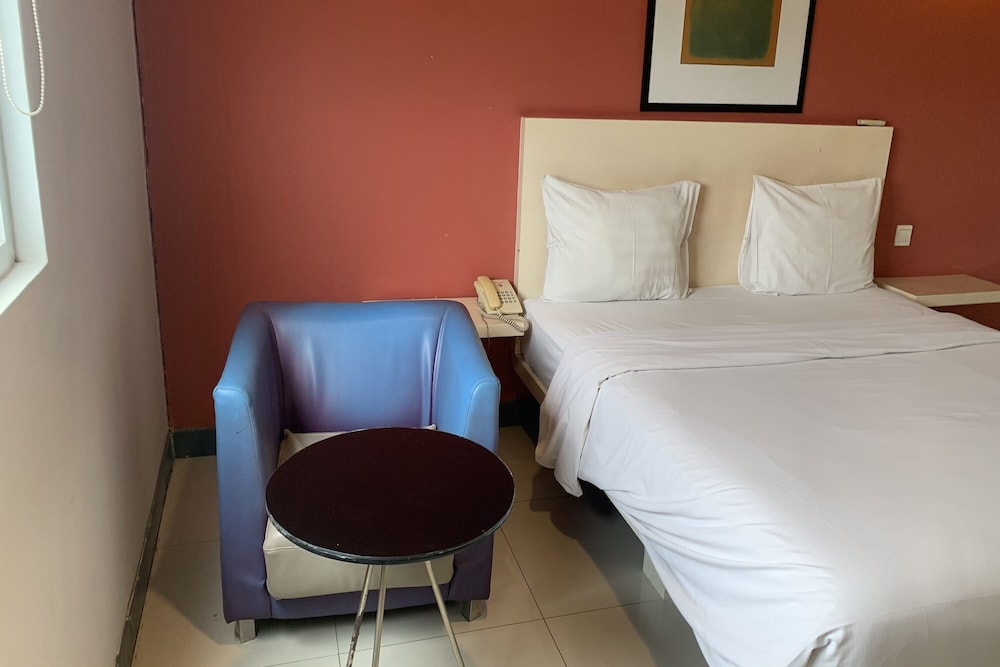 The Plaza Hotel Glodok 17/47