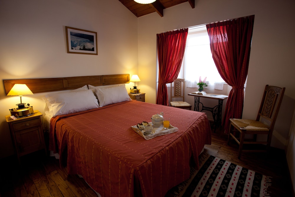 ROOM, SINGLE