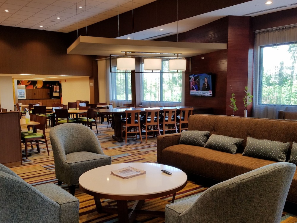 Fairfield Inn Suites Springfield Holyoke 28/35