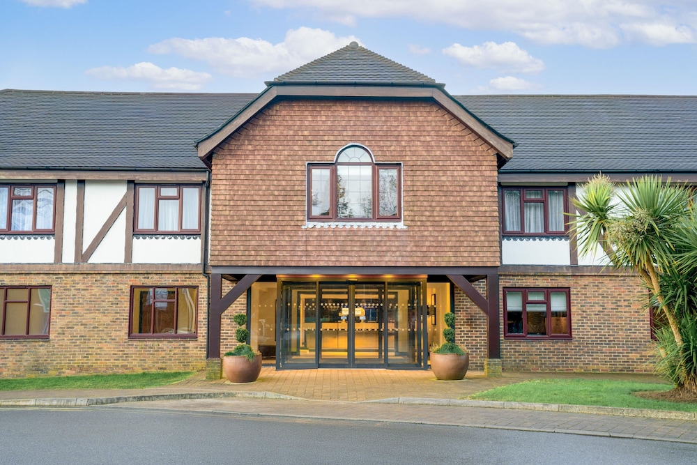 Elite Venue Selection Felbridge - Gatwick 2/75