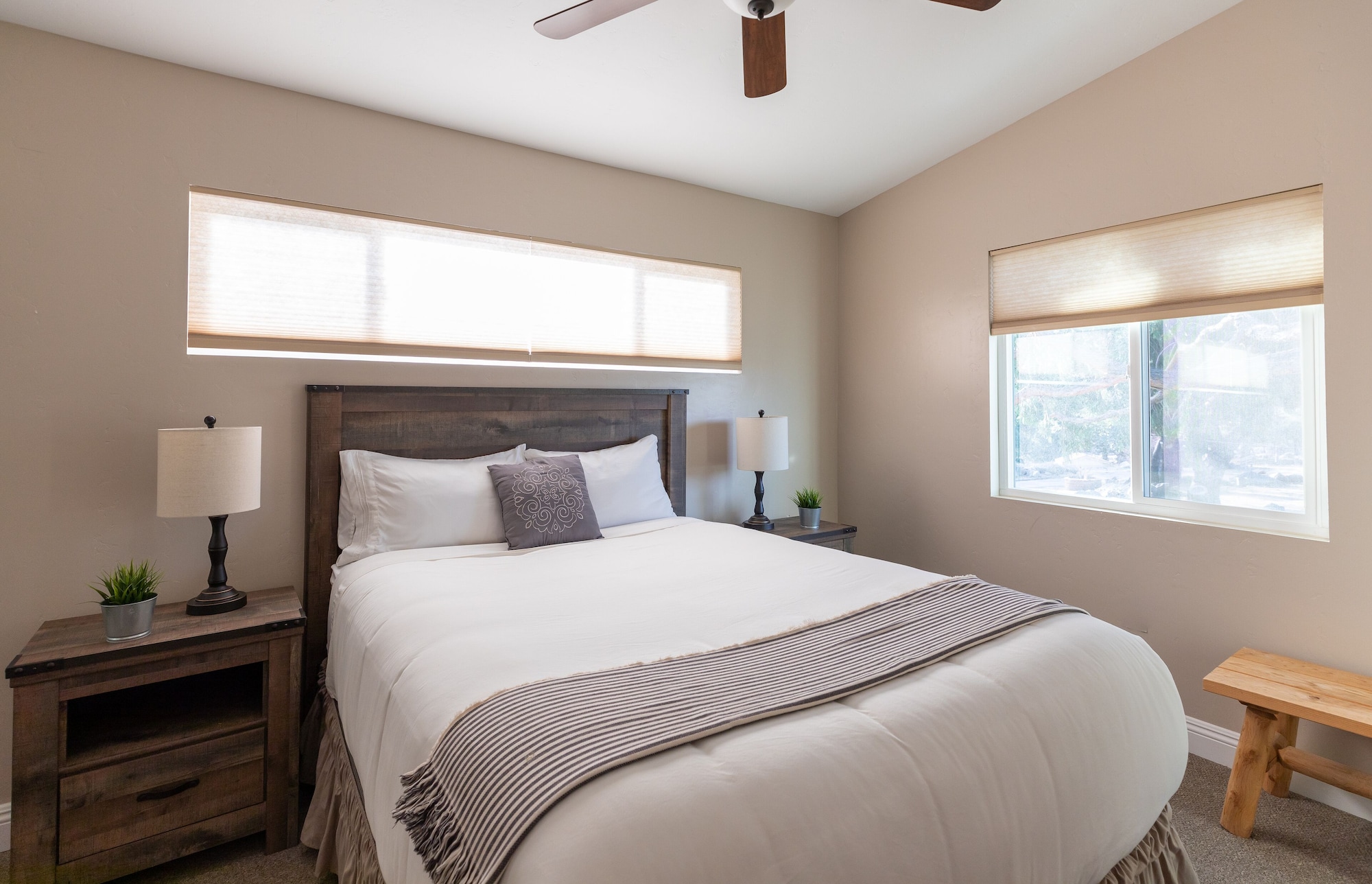 1 Bedroom, Upstairs, Deluxe, Suite, Queen Bed, Kitchen