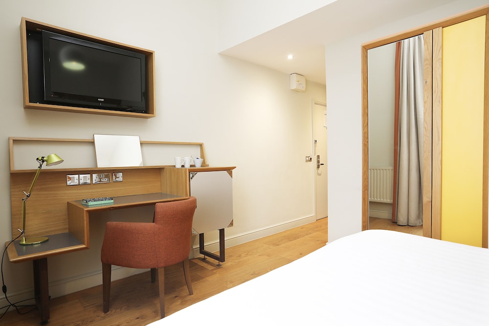 Cairn Hotel - Edinburgh 47/60