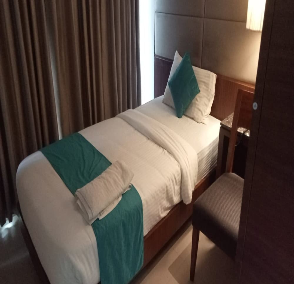 Urvashi Residency 10/43