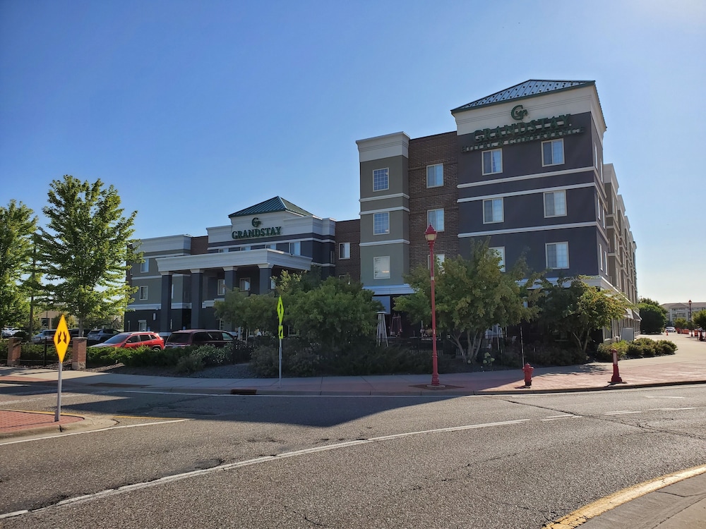 GrandStay Hotel and Conference 44/49