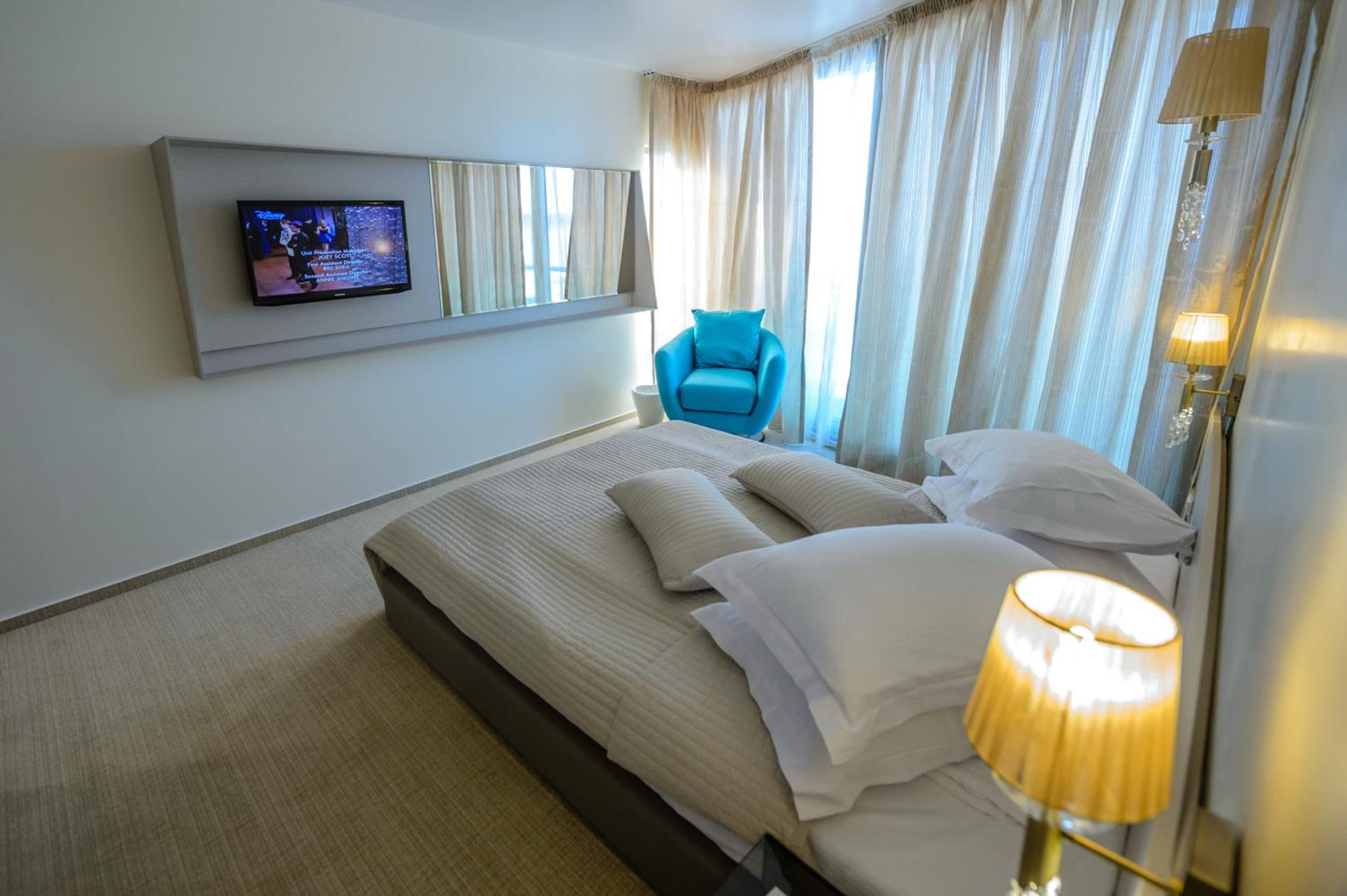 Turquoise Hotel 25/50