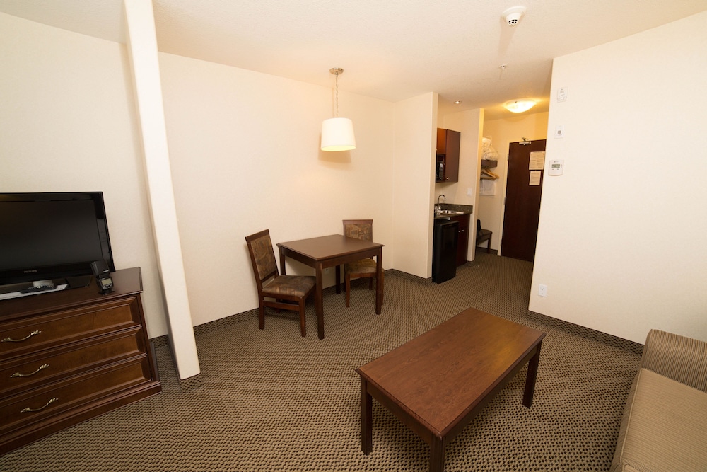 Holiday Inn Express Suites Slave Lake 47/69