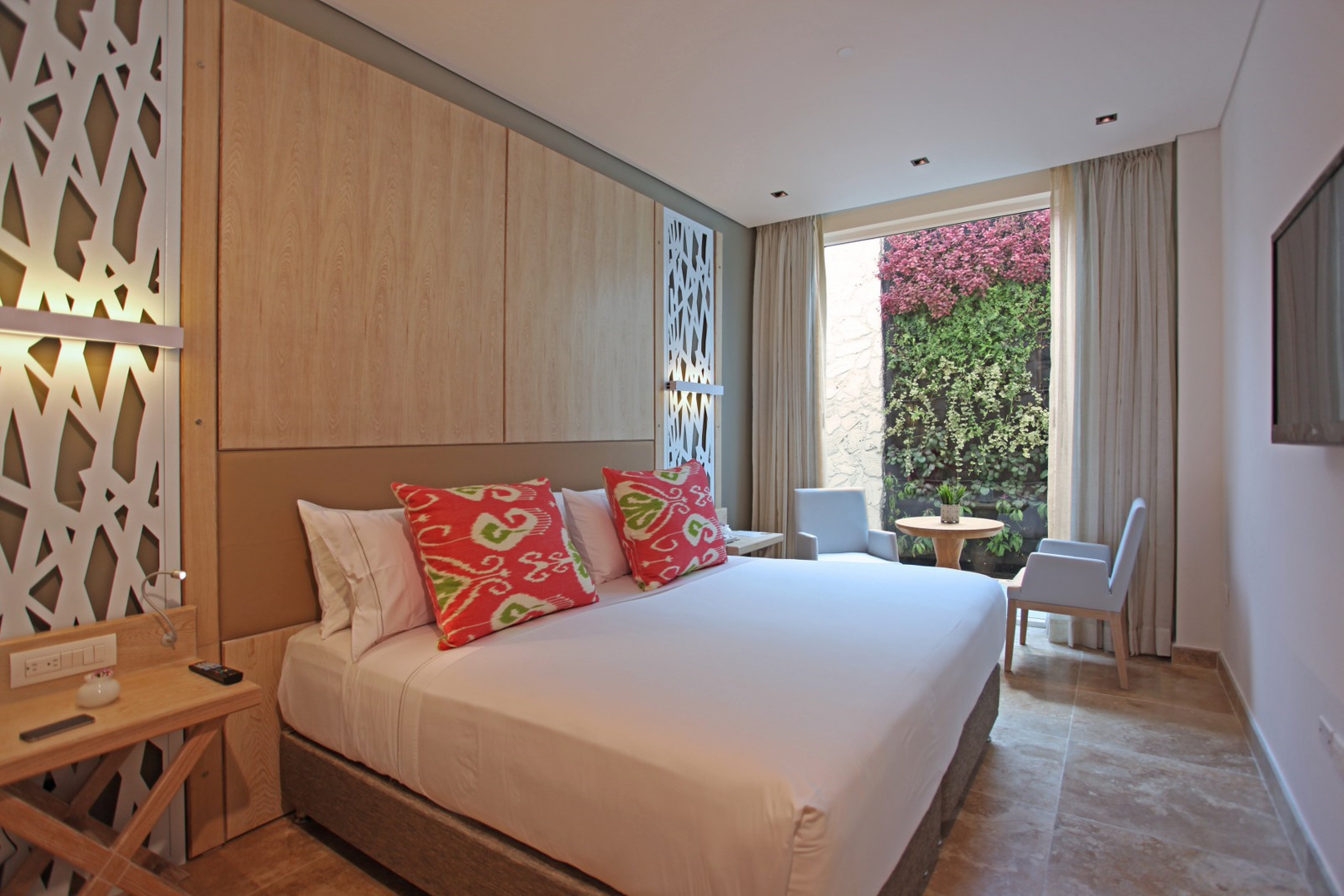 DOUBLE OR TWIN BEDS