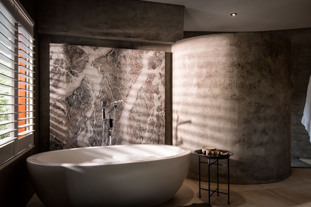 Lush Private Game Lodge 48/50