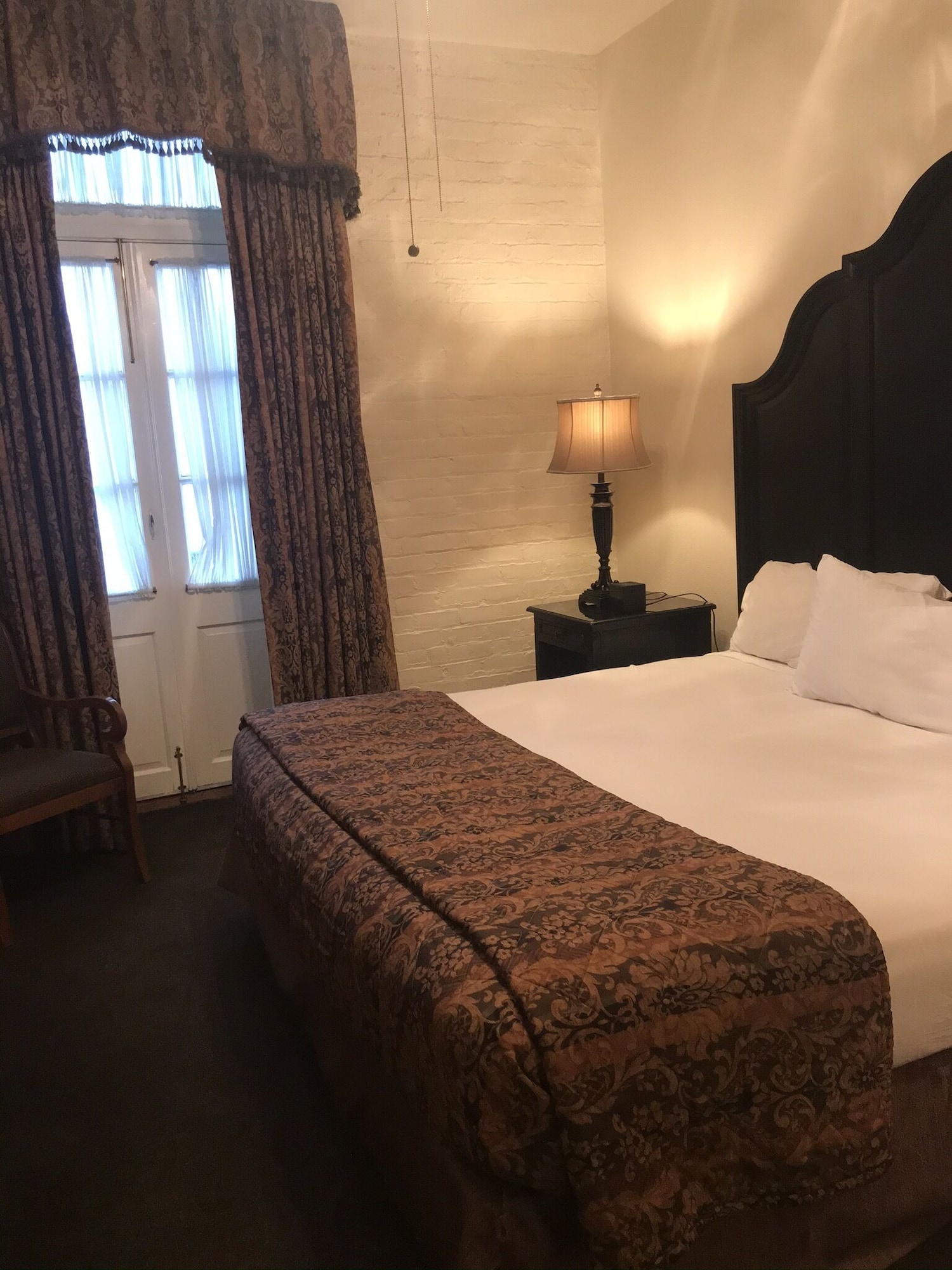 1 BEDROOM, SUITE, BALCONY