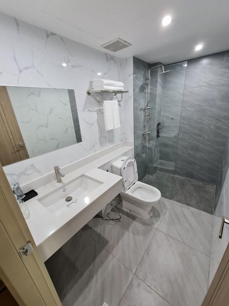 Thana Wisut Hotel 47/49