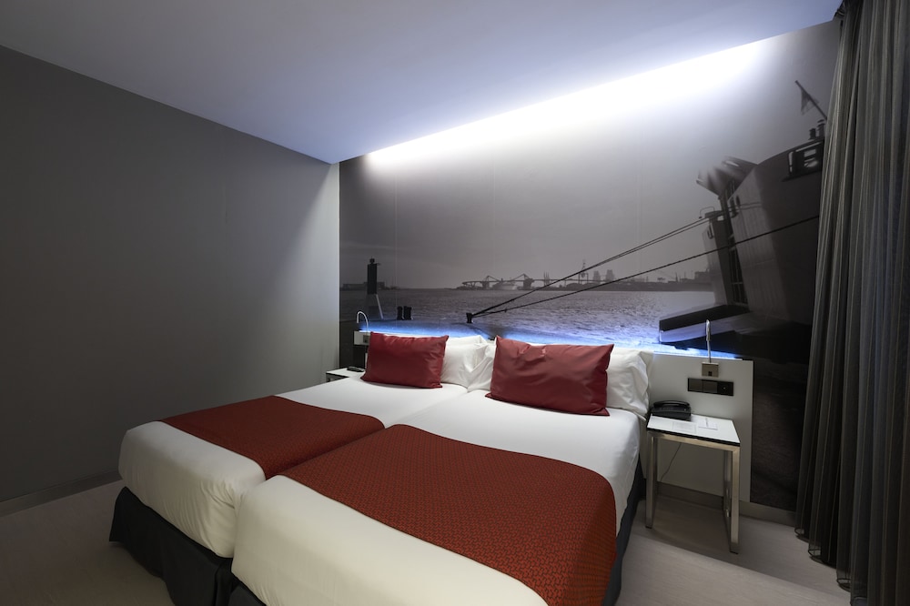 ROOM, DOUBLE BED