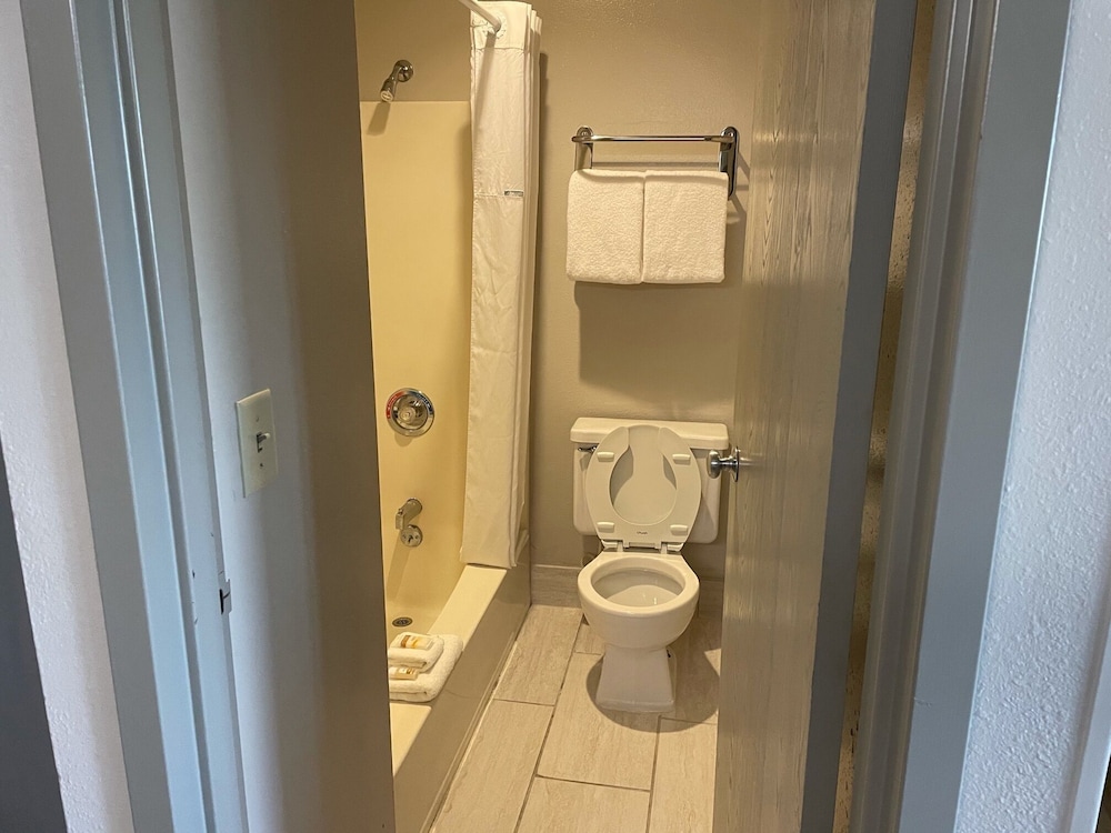 Days Inn by Wyndham Pleasant Prairie Kenosh 20/55