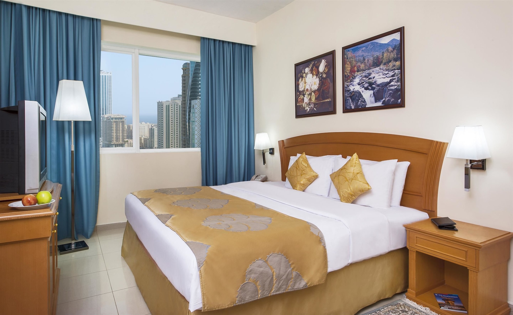 3 Bedrooms, Suite, 2 Double and Twin Beds, Kitchen