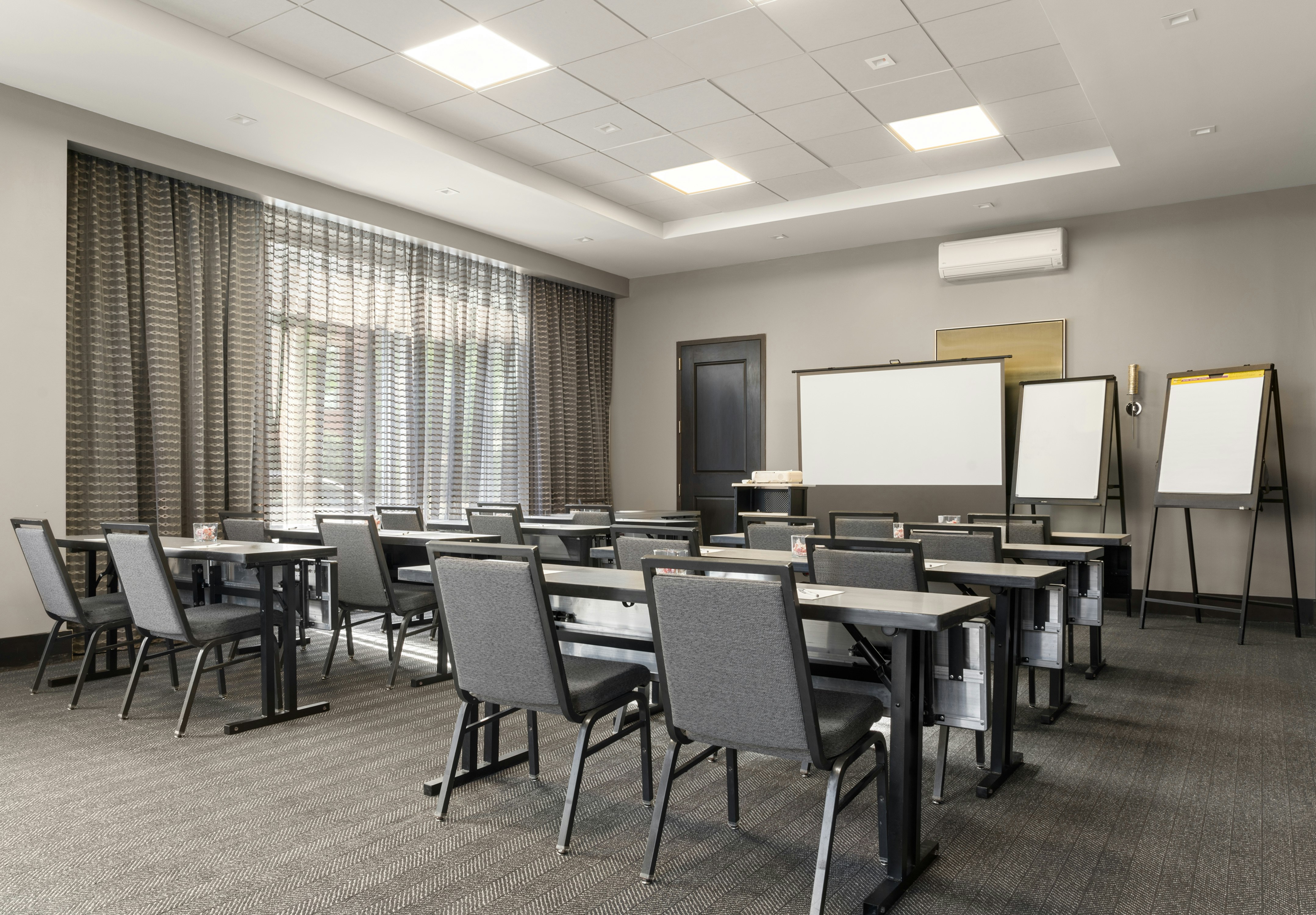Hampton Inn And Suites Worcester Ma 52/65