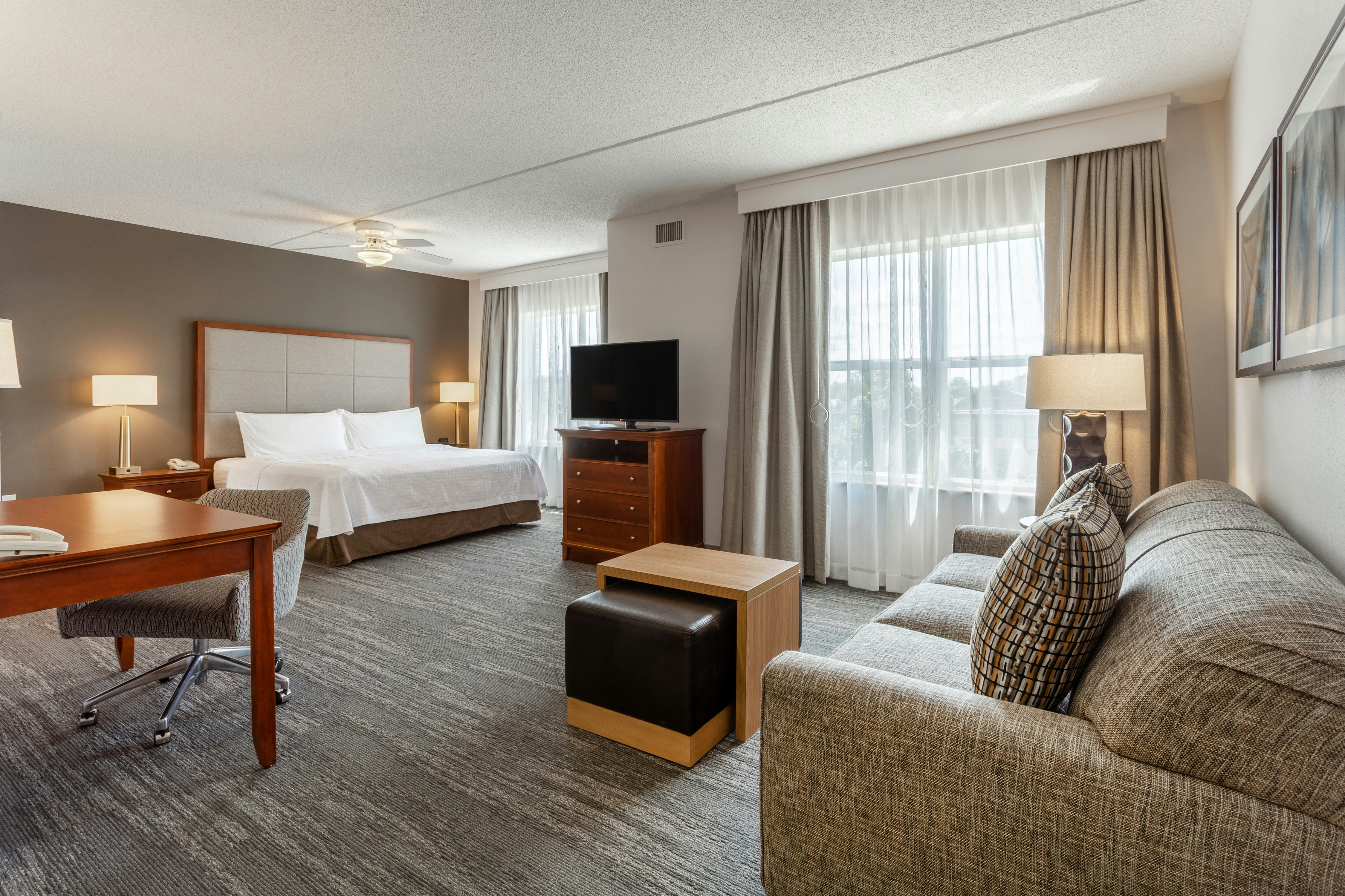 STUDIO, SUITE, KING BED