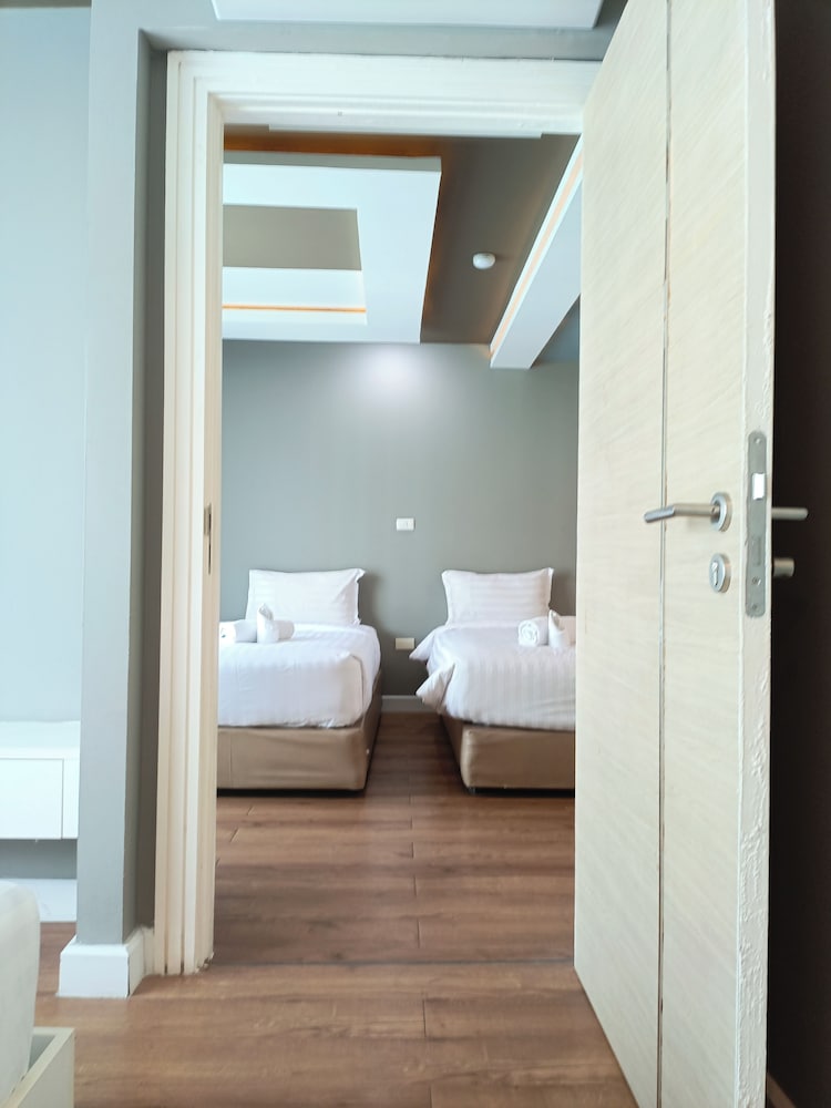 Wisdom Hotel and Residence 50/50
