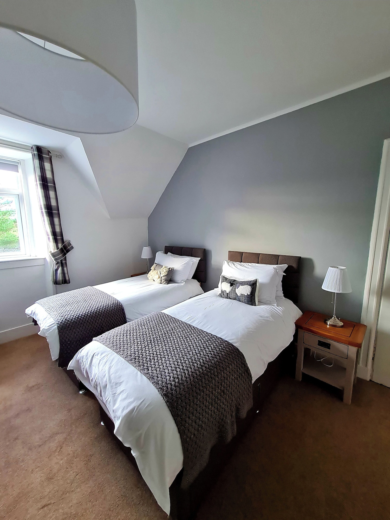 Room, Twin Beds, Atholl House Hotel 2/2
