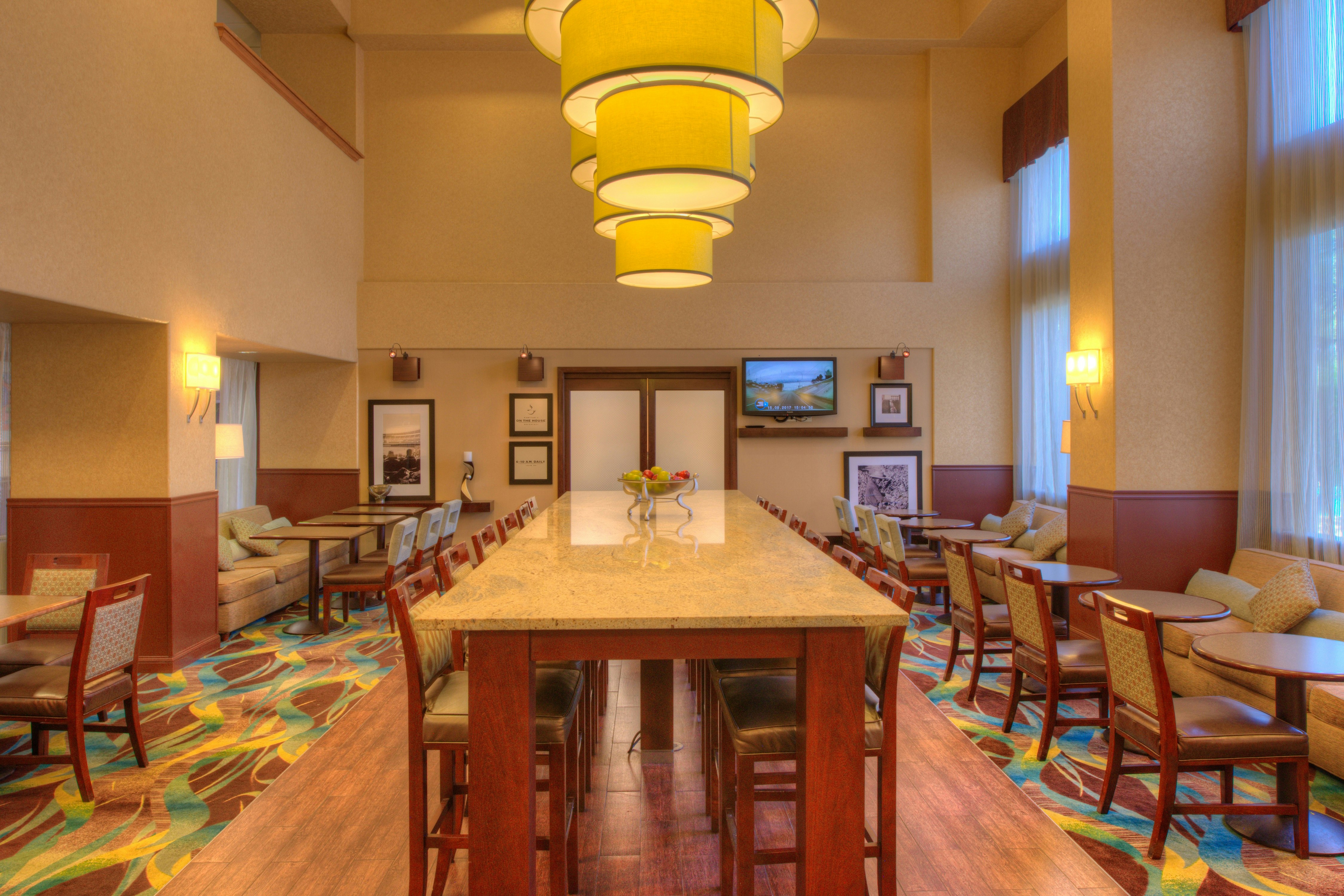 Hampton Inn Suites Ontario 36/60