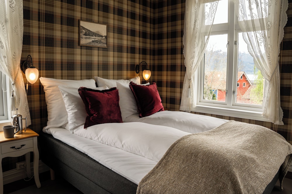 Gloppen Hotel by Classic Norway Hotels 10/50