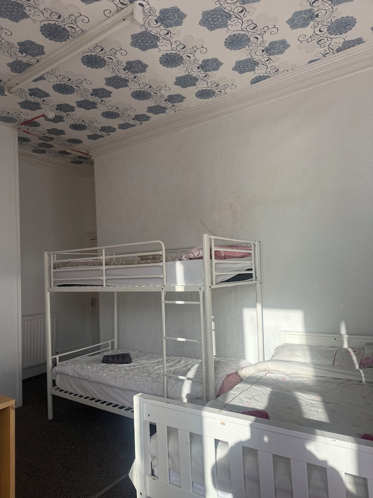The Hawkes Hotel 45/56