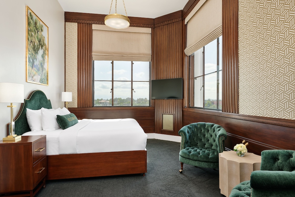 Darling Hotel 12/43