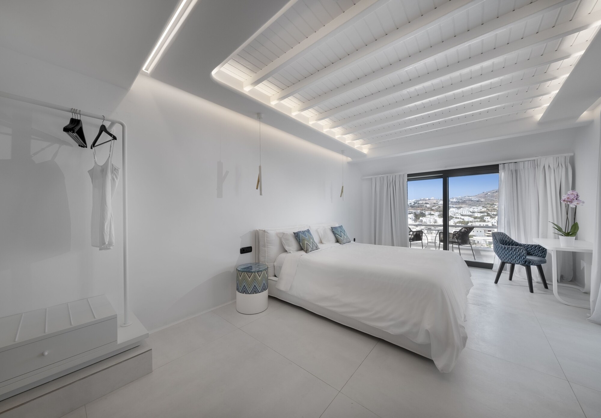 POOL, SENIOR, SUITE