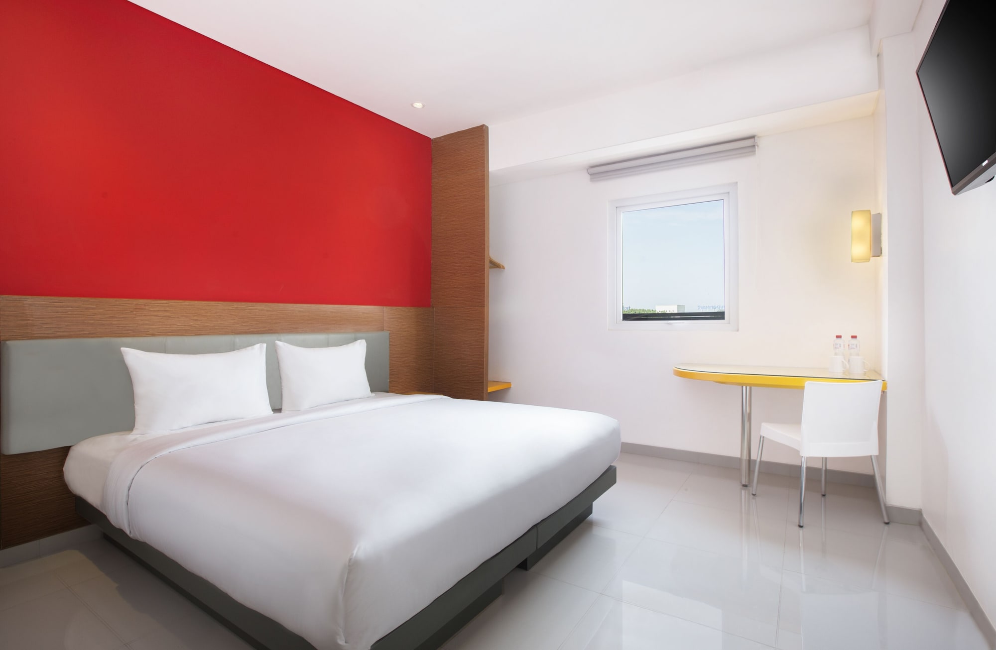 Smart, Queen Bed
